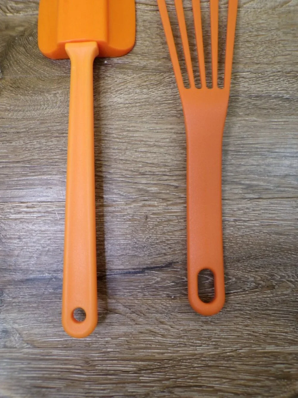 RACHAEL RAY Lot of 2 Orange/Tangerine Spatulas - Large Silicone Head & Slotted